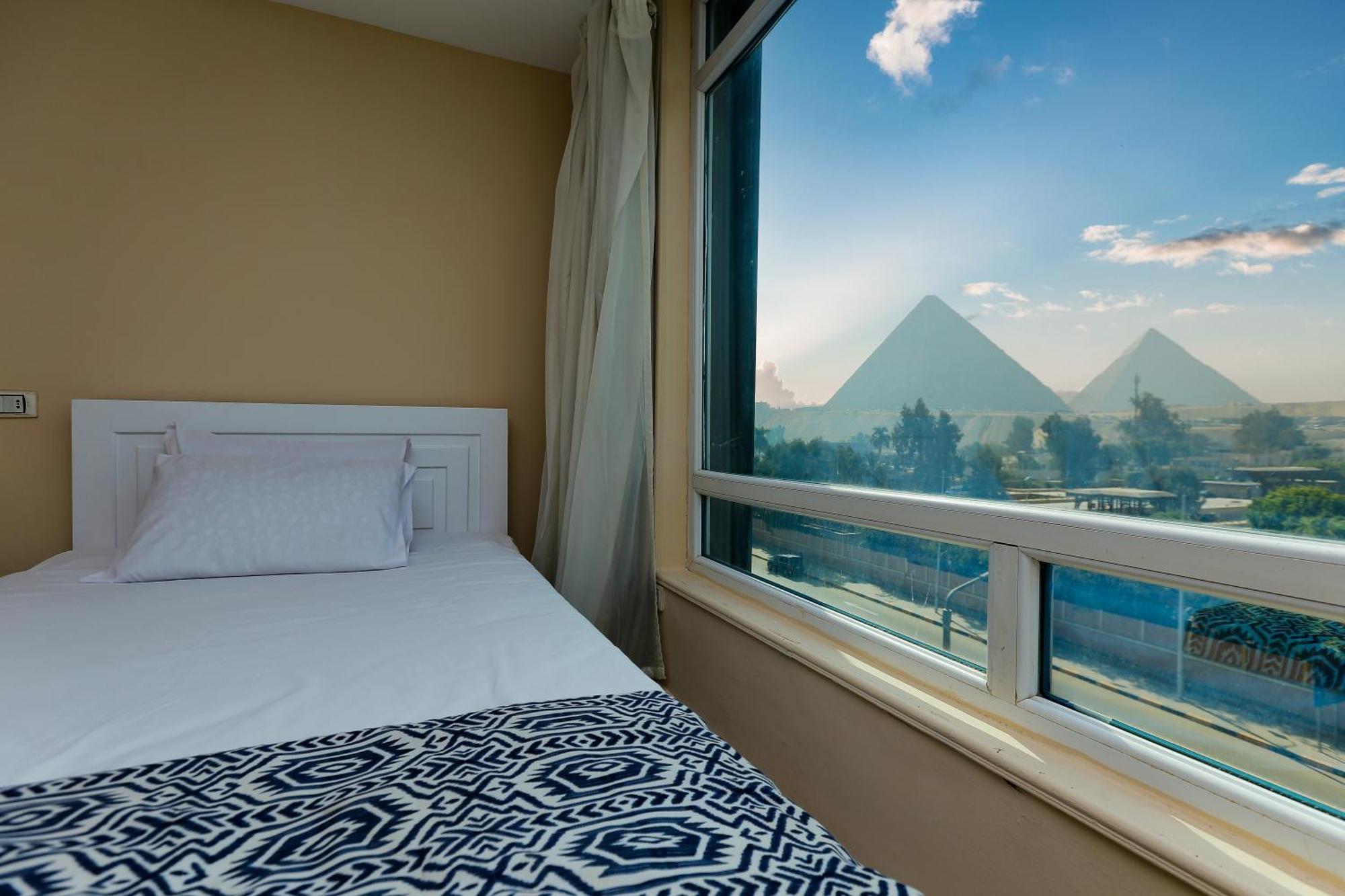 Turquoise Pyramids & Grand Egyptian Museum View Hotel Kafret el-Gabal Exterior foto